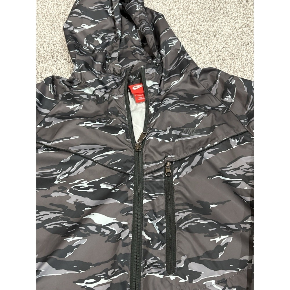 Nike Camo Windbreaker Jacket Hooded Lightweight Full Zip Womens Size‎ S